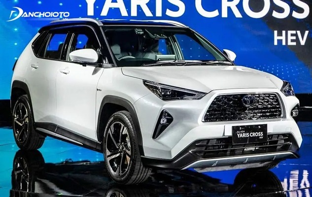 Toyota Yaris Cross 2023: Giá xe lăn bánh & đánh giá thông số kỹ thuật (10/2023)