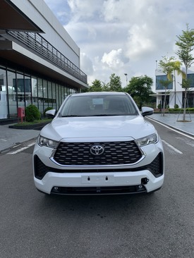 toyota-innova-cross-2023-gia-lan-banh